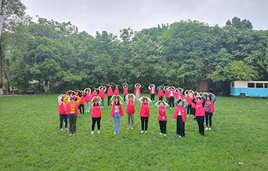 【百年品學(xué)教育】“擁抱陽光，享受生活”春游踏青活動