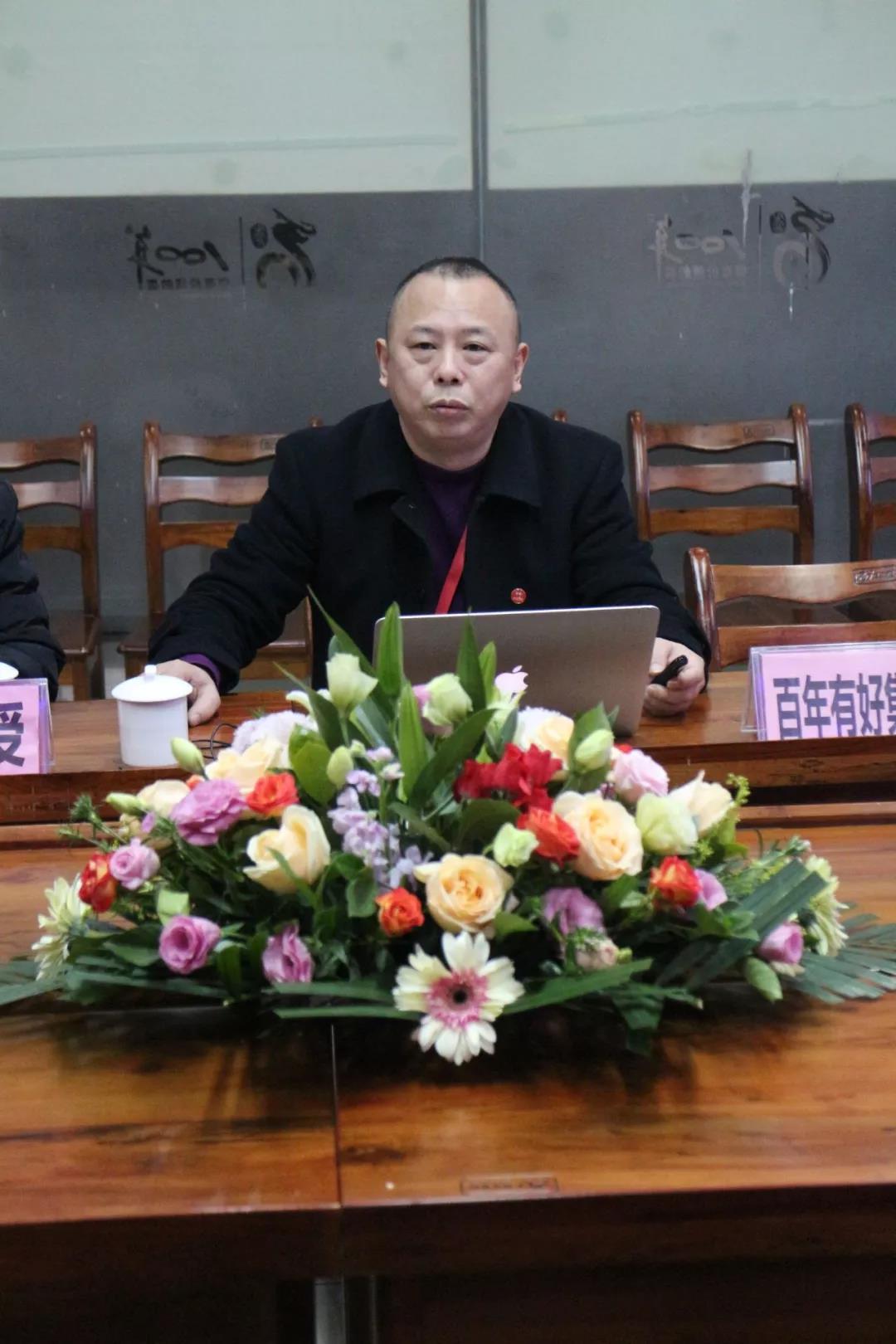 熱烈歡迎太白街道辦事處譚方培書記一行蒞臨百年集團指導(dǎo)工作！